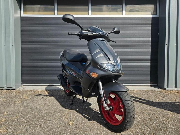 GILERA RUNNER SP PRO 2T 50CC BROM BJ 06-2005 OPACO 7300KM, Fietsen en Brommers, Brommers | Tuning en Styling, Zo goed als nieuw