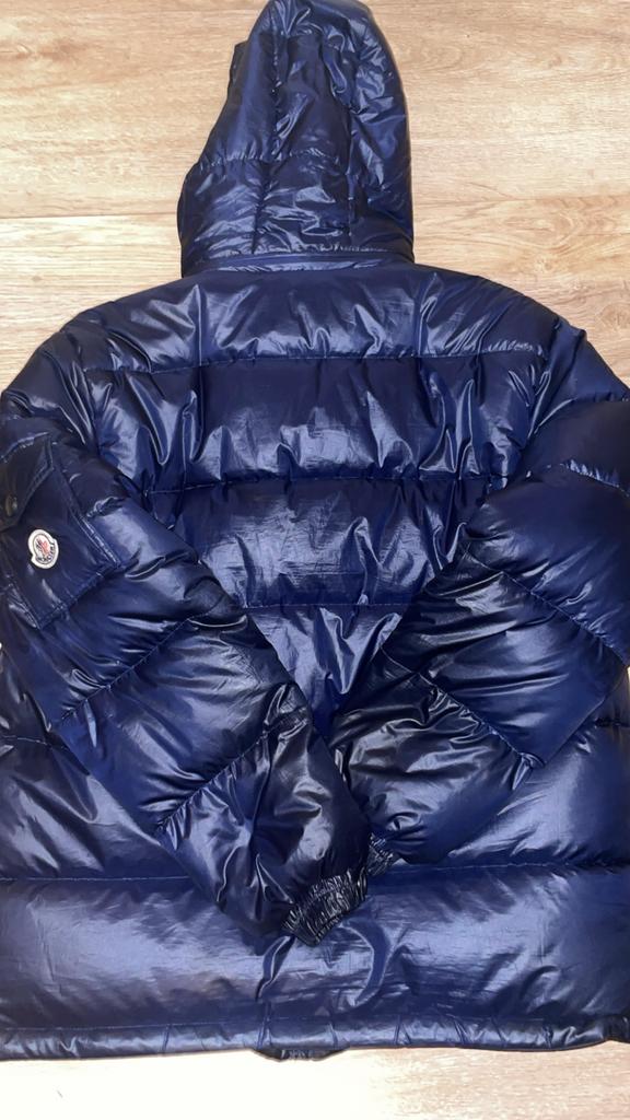 Moncler Maya Jas - Paar keer gedragen, Verzenden, Gedragen, Maat 48/50 (M), Blauw