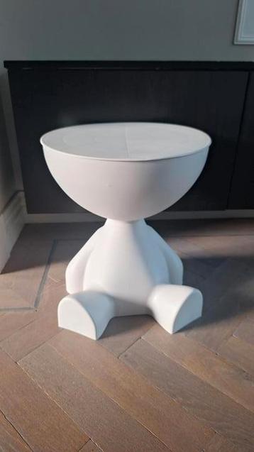 Super leuk licht beige tafeltje krukje met deksel beschikbaar voor biedingen