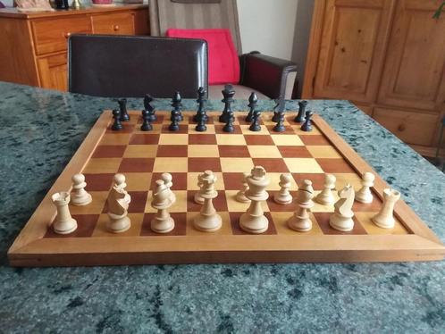 Schaakspel/damspel : grote klassieke comb. in keurige staat, Hobby en Vrije tijd, Gezelschapsspellen | Bordspellen, Gebruikt, Ophalen