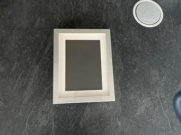 Aluminium Fotolijst met Zwarte fluwele Achtergrond beschikbaar voor biedingen