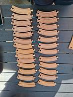 Houten treinbaan + treintjes en gebouwtjes, Kinderen en Baby's, Speelgoed | Houten speelgoed, Ophalen of Verzenden, Gebruikt, Overige typen