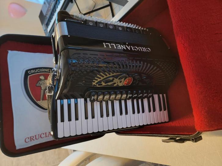 Accordeon Crucianelli 2+2 cassotto 120 bassen, Muziek en Instrumenten, Accordeons, Zo goed als nieuw, 120-bas, Overige merken