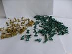 Vintage 120 plastic soldaatjes soldaat ongeverfd bruin groen, Ophalen of Verzenden, Zo goed als nieuw