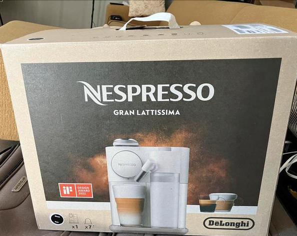 Black Nespresso Gran Lattissima - Like New With Box, Witgoed en Apparatuur, Koffiezetapparaten, Zo goed als nieuw, Espresso apparaat