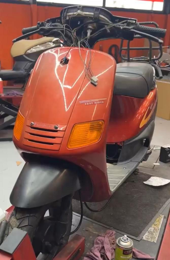 Piaggio zip fastrider type3 h2o blok, Fietsen en Brommers, Scooters | Piaggio, Zo goed als nieuw, Zip, Tweetakt, Ophalen