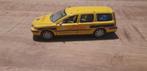 Volvo V70 ambulance met Zweedse opdruk, Hobby en Vrije tijd, Modelauto's | 1:43, Ophalen of Verzenden, Zo goed als nieuw, Auto