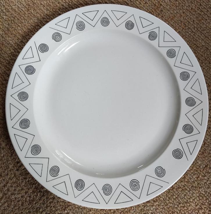 Konakovo bord Russisch keramiek, Huis en Inrichting, Keuken | Servies, Ophalen of Verzenden