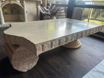 Mooie fossiel stenen salontafel beschikbaar voor biedingen
