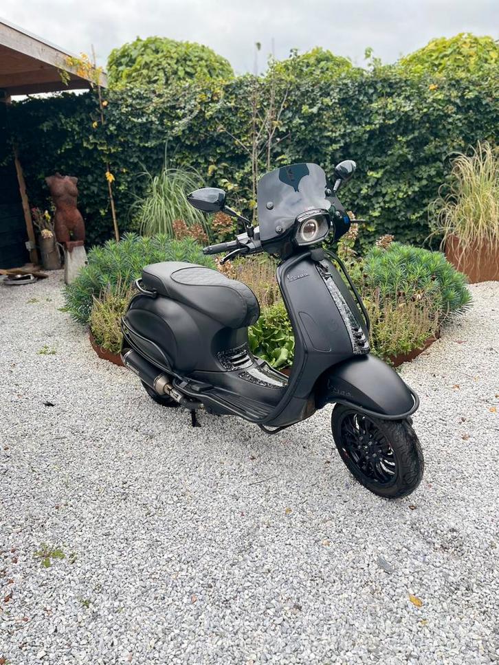 Vespa sprint 80cc E5 full option malossi carbon, Fietsen en Brommers, Scooters | Vespa, Zo goed als nieuw, Vespa S, Benzine, Ophalen of Verzenden