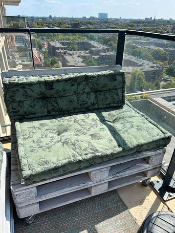 palletbank met kussens  beschikbaar voor biedingen