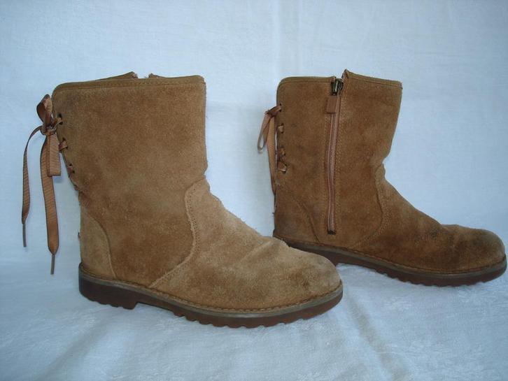 UGG laarzen EU maat 32, Kinderen en Baby's, Kinderkleding | Schoenen en Sokken, Gebruikt, Laarzen, Meisje, Ophalen