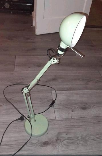 Mooie bureau lamp  beschikbaar voor biedingen