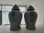 Twee prachtige grote chinese dekselvazen., Ophalen