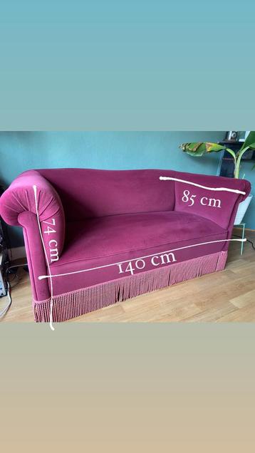 Vintage velours bank met fransjes beschikbaar voor biedingen