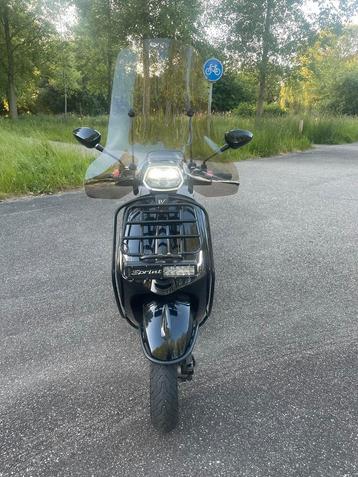 Vespa Sprint 2019 brom bom vol opties 45KM beschikbaar voor biedingen
