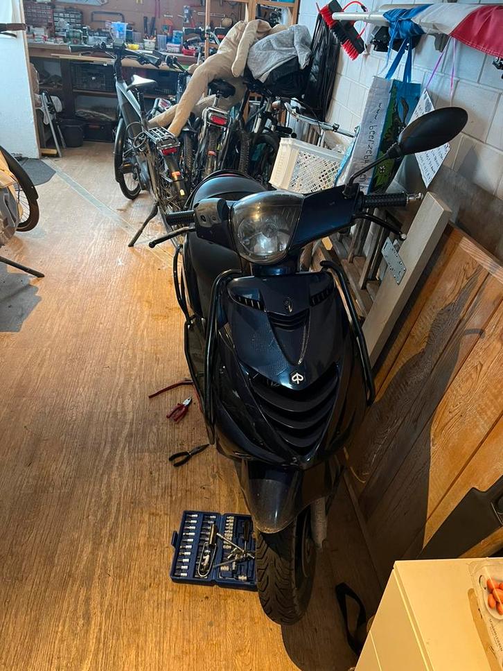 Piaggio Zip 4t zonder uitlaat, Fietsen en Brommers, Scooters | Piaggio, Gebruikt, Zip, Benzine, Ophalen