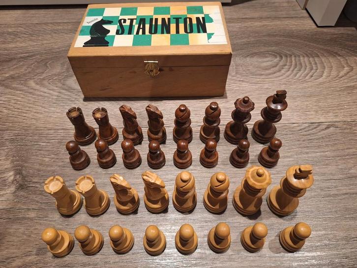 Vintage Staunton Schaakspel met Houten Doos, Antiek en Kunst, Antiek | Speelgoed, Ophalen of Verzenden