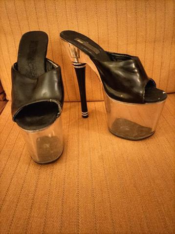 Hele opvallende plateau schoenen. beschikbaar voor biedingen