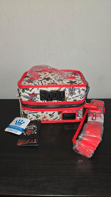 Funko Vinyl SODA Stranger Things 6-Pack + loungefly Cooler  beschikbaar voor biedingen