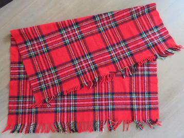 Vintage rode wollen Schots geruite plaid, met franje beschikbaar voor biedingen