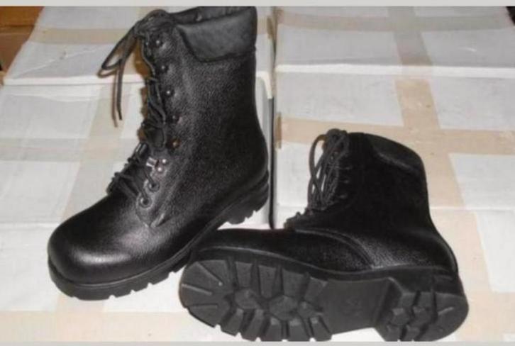 Nieuwe kisten., Verzamelen, Militaria | Algemeen, Landmacht, Overige typen, Nederland, Verzenden