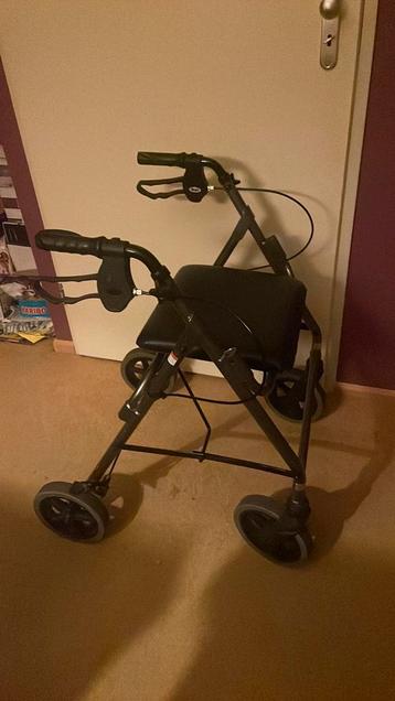 Rollator inklapbaar en breed zitje beschikbaar voor biedingen