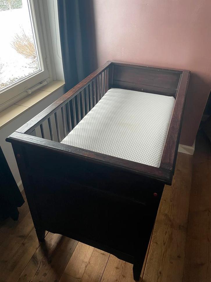 Kinderbed 70x130 - authentiek vintage  retro massief hout!, Kinderen en Baby's, Babywiegjes en Ledikanten, Gebruikt, Ledikant