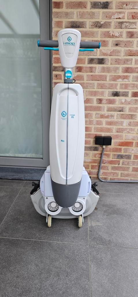 IMOP XL Schrobzuigmachine op splinternieuwe batterijen, Doe-het-zelf en Verbouw, Reinigingsmachines, Zo goed als nieuw, Schrobmachine