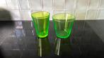 Twee groen glazen vaasjes, Antiek en Kunst, Ophalen of Verzenden