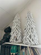 Twee kegels kerstbomen wit kerstdecoratie kerstboompjes, Diversen, Kerst, Ophalen of Verzenden, Zo goed als nieuw