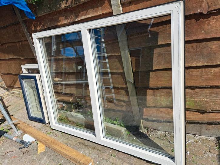 Kunststof kozijnen, Doe-het-zelf en Verbouw, Kozijnen en Schuifpuien, Zo goed als nieuw, Raamkozijn, Kunststof, 75 tot 150 cm
