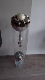 Prachtig kerststuk met kerstballen in een hoge glazen vaas., Ophalen of Verzenden, Zo goed als nieuw