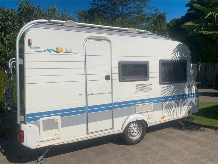 Hobby 400 incl. Voortent en luifel, Caravans en Kamperen, Caravans, Particulier, tot en met 4, Treinzit, Hobby, Luifel, Ophalen