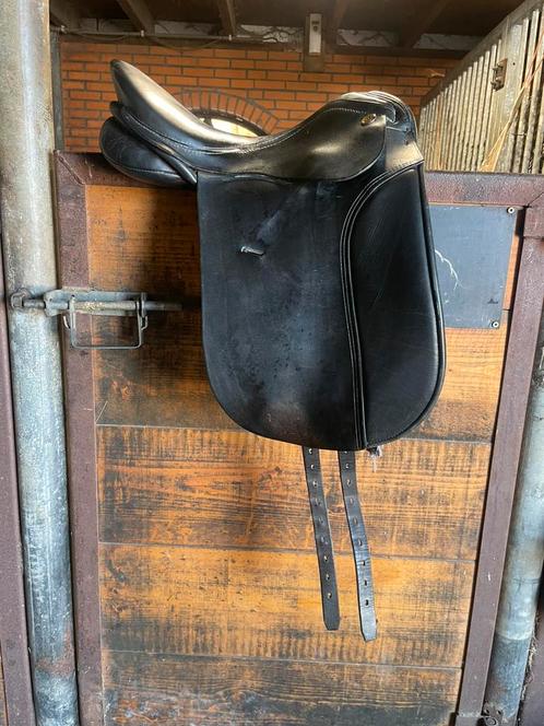 KN symphonie zadel 17 inch, Dieren en Toebehoren, Paarden en Pony's | Zadels, Gebruikt, Dressuur, Ophalen of Verzenden