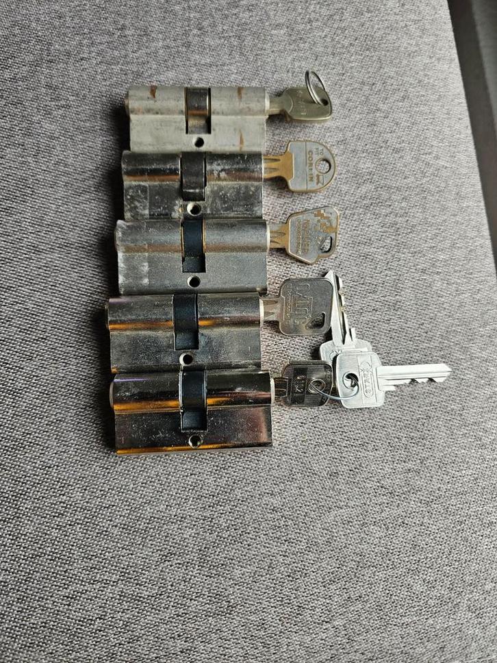 Diverse merken Cilindersloten 6cm + Sleutels, Doe-het-zelf en Verbouw, Hang- en Sluitwerk, Gebruikt, Slot, Overige materialen