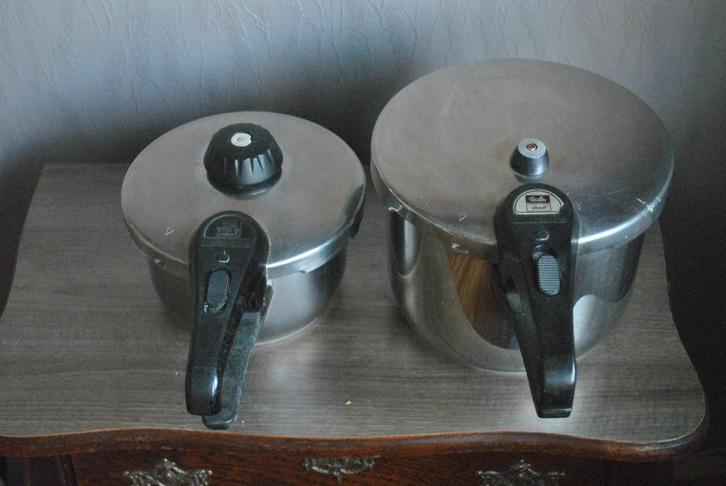 Hogedrukpannen, 2 stuks, Fissler vitavit, Huis en Inrichting, Keuken | Potten en Pannen, Gebruikt, Pannenset, Ophalen of Verzenden