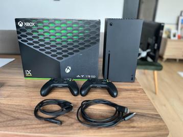 Like-New Xbox Series X 1TB Bundle with 2 Controllers beschikbaar voor biedingen