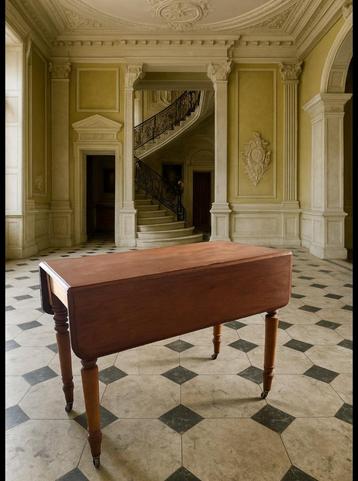 Prachtige authentieke Engelse tafel 19de eeuw met wieltjes beschikbaar voor biedingen