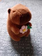Capybara knuffel met bloem, Ophalen of Verzenden, Zo goed als nieuw, Overige typen