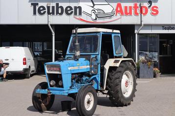 Nette Ford 3000 Tractor. Voor meer info graag bellen naar Ha beschikbaar voor biedingen