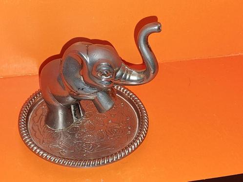 Silver plated. Olifant. Ringhouder. Uit Engeland. Gegraveerd, Antiek en Kunst, Kunst | Beelden en Houtsnijwerken, Ophalen of Verzenden