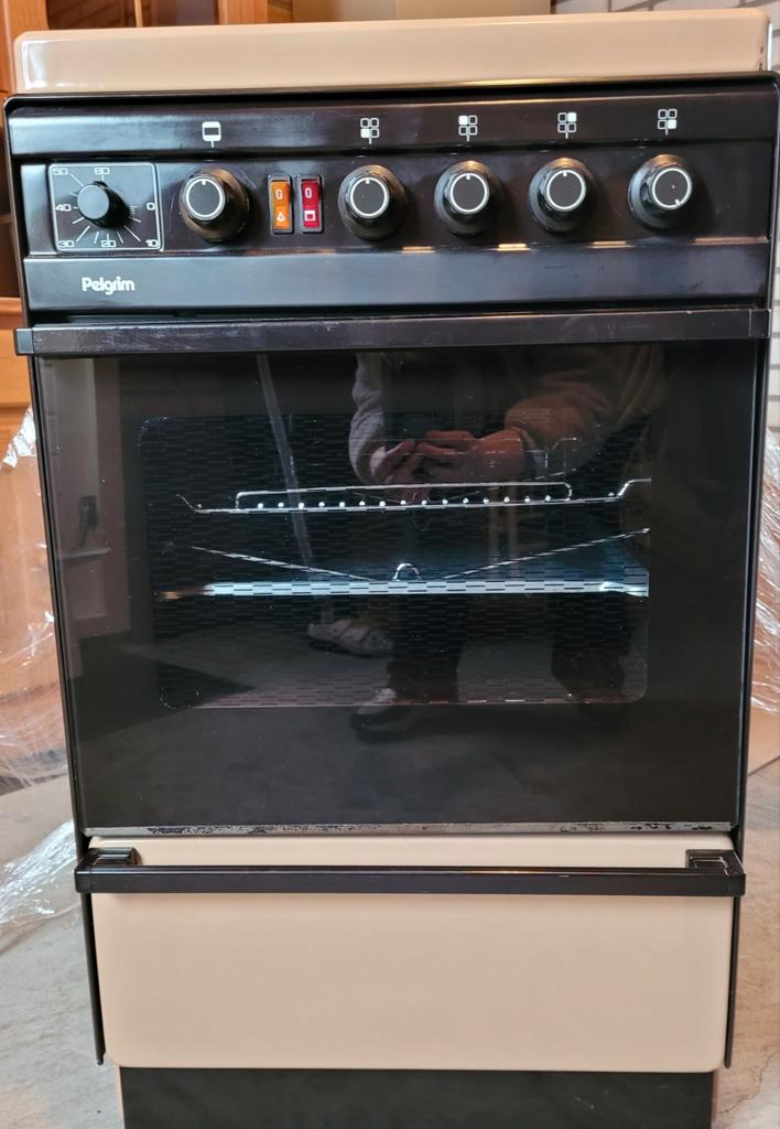 4 pits Gasfornuis met gas oven / gril functie, Witgoed en Apparatuur, Fornuizen, Gebruikt, Vrijstaand, Gas, 4 kookzones, 85 tot 90 cm
