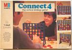 MB Vier op ‘n rij internationaal Connect 4 Spel COMPLEET, Een of twee spelers, Ophalen of Verzenden, Gebruikt, MB