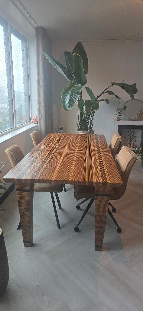 Unieke maatwerk eettafel van gestreept walnoot eiken, Gebruikt, 100 tot 150 cm, 200 cm of meer, Vijf personen of meer