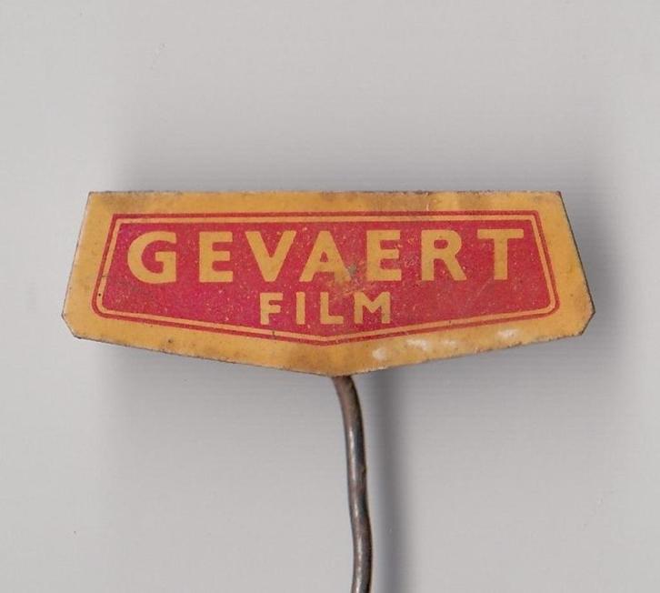 Gevaert Film Camera speldje zeer oud, Verzamelen, Speldjes, Pins en Buttons, Gebruikt, Speldje of Pin, Overige onderwerpen, Ophalen of Verzenden