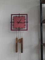 Zeldzame roze retro wandklok met slinger Orfac., Ophalen