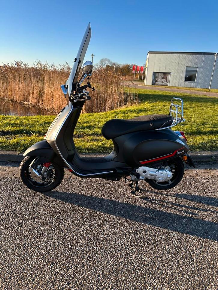 Vespa Sprint 2023 - Weinig KM, Veel Opties!, Fietsen en Brommers, Scooters | Vespa, Zo goed als nieuw, Overige modellen, Maximaal 45 km/u