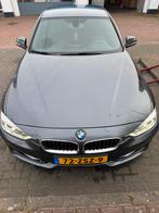 BMW 3-Serie 1.6 320I 125KW EDE 2013 Grijs, Auto's, Achterwielaandrijving, Lederen bekleding, 75 €/maand, Handgeschakeld
