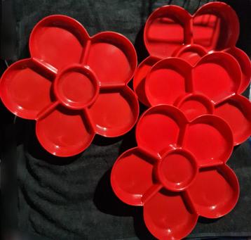 4 Rode Bloemen Snack Schalen beschikbaar voor biedingen